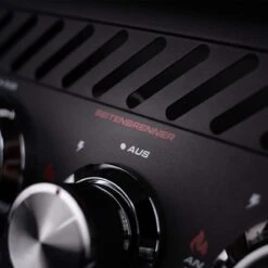 SANTOS S-518 All Black Mit Seiten- Und Heckbrenner, Schwarz, Inkl. Drehspieß, Rostheber & Silikonablage & Graviertes ZWILLING Pro Messer 23 SANTOS S-518 All Black Mit Seiten- Und Heckbrenner, Schwarz, Inkl. Drehspieß, Rostheber & Silikonablage & Graviertes ZWILLING Pro Messer -GrillMeister Geschäft 9db7a3ee99e3b99096103267946787a1