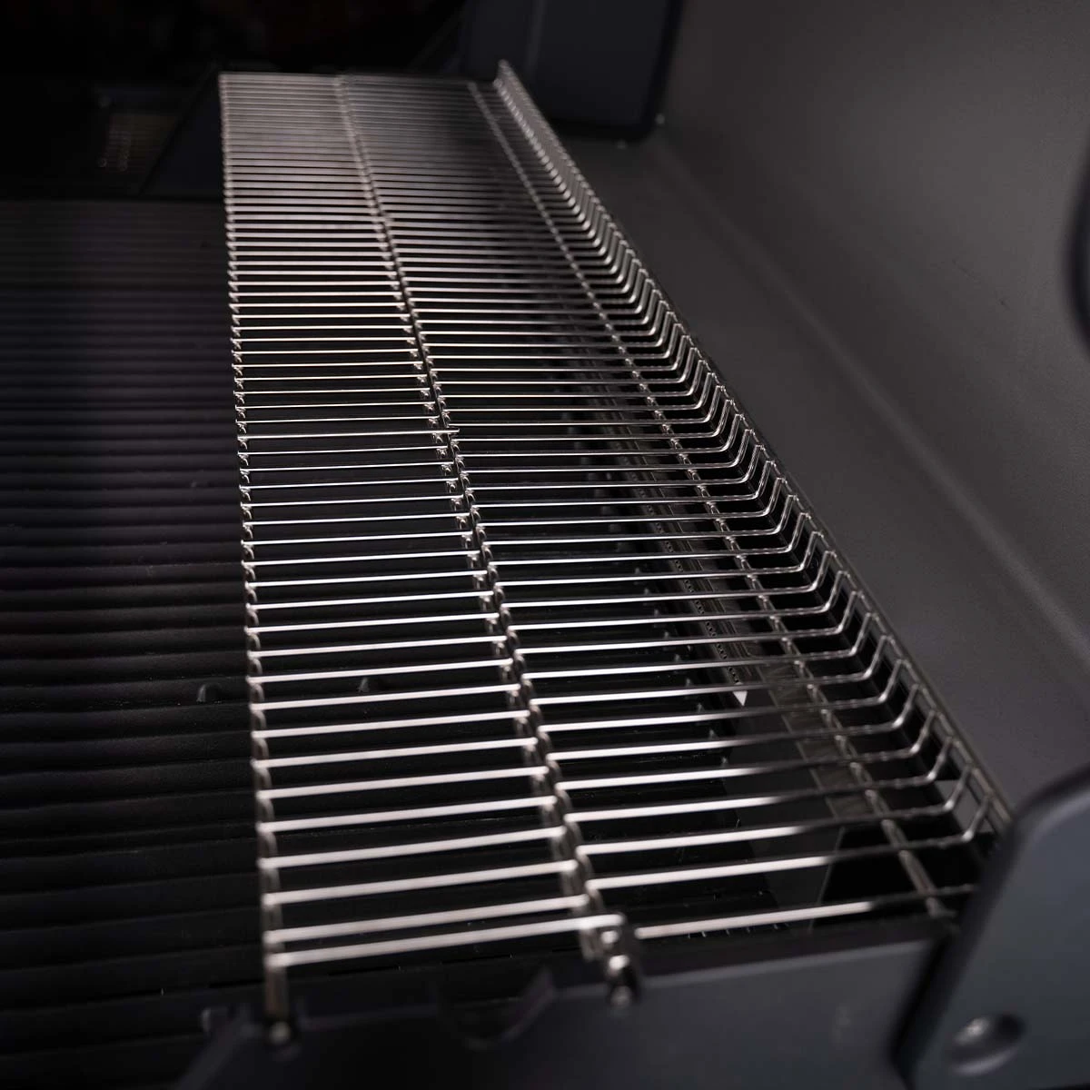 SANTOS S-518 All Black Mit Seiten- Und Heckbrenner, Schwarz, Inkl. Drehspieß, Rostheber & Silikonablage & Graviertes ZWILLING Pro Messer 14 SANTOS S-518 All Black Mit Seiten- Und Heckbrenner, Schwarz, Inkl. Drehspieß, Rostheber & Silikonablage & Graviertes ZWILLING Pro Messer – Bild 12