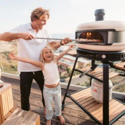 Gozney Dome Dual-Fuel Pizzaofen, Olivgrün -GrillMeister Geschäft gozney dome dual fuel pizzaofen fea4e7af3a16f3d23e95edf685c66735
