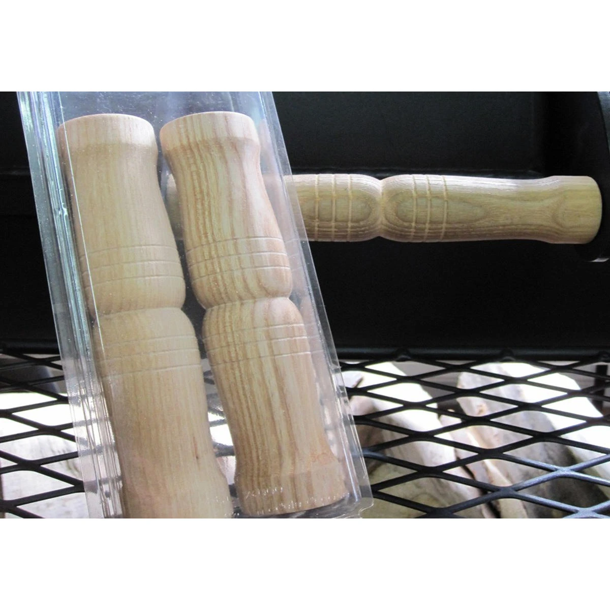 Joe's Barbeque Holzgriffe, Lang (Paar) Inkl. Befestigungskappen 3 Joe's Barbeque Holzgriffe, Lang (Paar) Inkl. Befestigungskappen