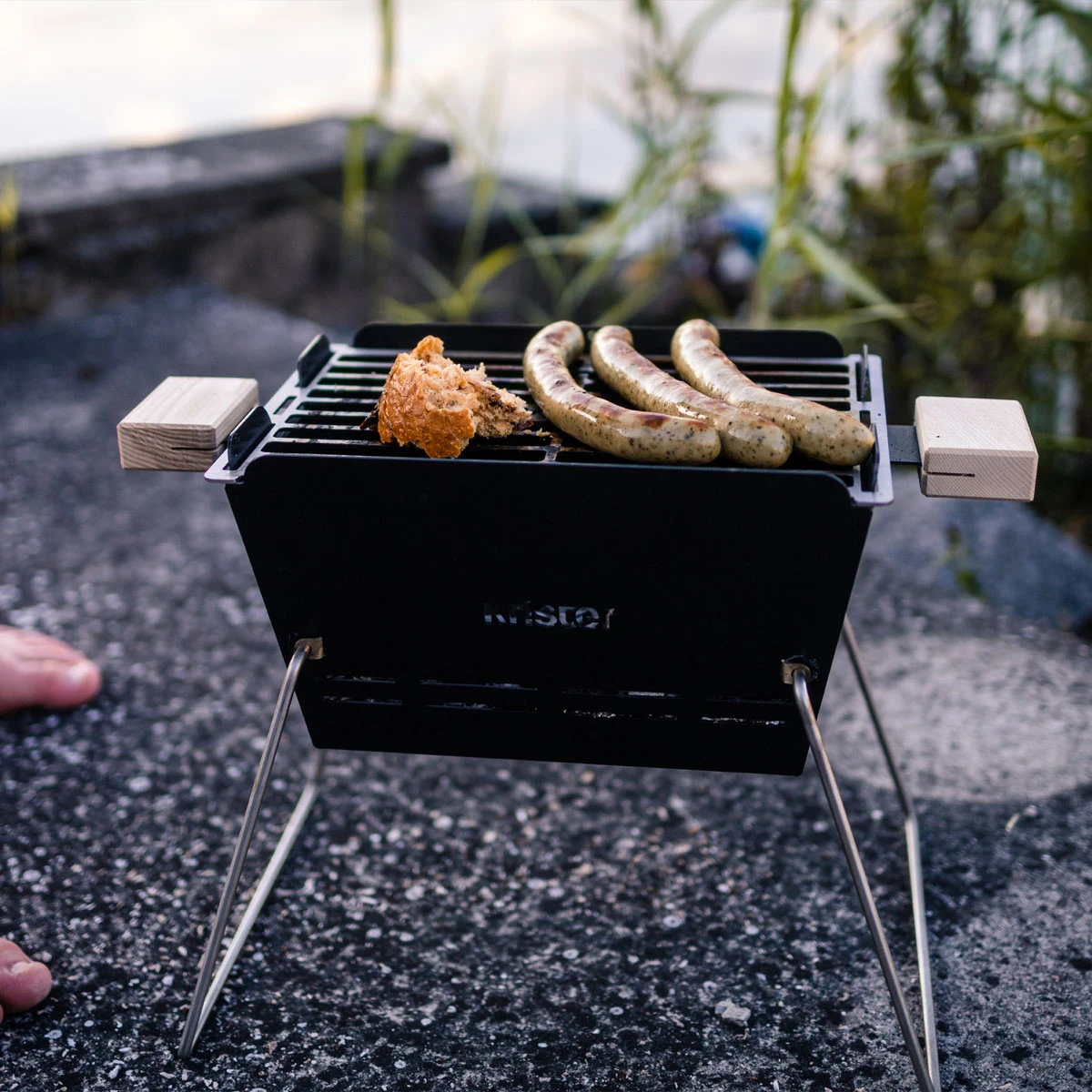 Knister Grill Small – Tragbarer Holzkohlegrill 3 Knister Grill Small – Tragbarer Holzkohlegrill