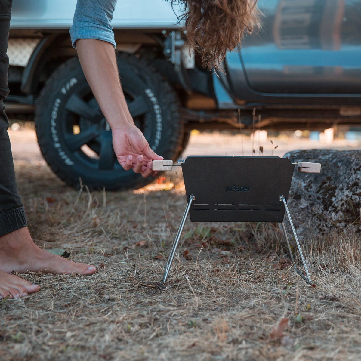 Knister Grill Small – Tragbarer Holzkohlegrill 6 Knister Grill Small – Tragbarer Holzkohlegrill – Bild 4