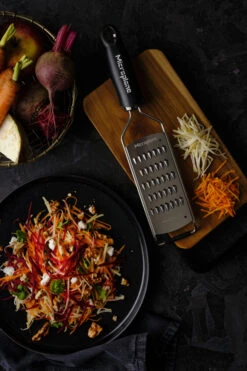 Microplane Gourmet Feine Juliennereibe -GrillMeister Geschäft mic gourmet feine juliennereibe 6c67764b1f58f1ed4dd73b038398c6c2