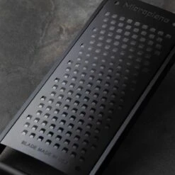 Microplane Black Sheep Reibe Sehr Grob -GrillMeister Geschäft microplane black sheep reibe sehr grob 80b759d8a1b4d30daa1416a5abd7e9a6