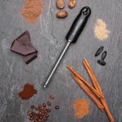 Microplane Premium Gewürzreibe Schwarz -GrillMeister Geschäft microplane premium gewuerzreibe schwarz 5cdf6ed4fff47c04dc67eb3058ae5f04
