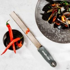 Microplane Premium Reibe / Zester, Anthrazit Grau -GrillMeister Geschäft microplane premium reibe zester anthrazit grau a342255e8a876e7cc310a1db149e7b2d