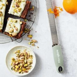 Microplane Premium Reibe / Zester, Salbei Grün -GrillMeister Geschäft microplane premium reibe zester salbei gruen d3dbe6a565979d43098d81dc05de9658