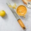 Microplane Premium Reibe / Zester, Senfgelb 1 Microplane Premium Reibe / Zester, Senfgelb -GrillMeister Geschäft microplane premium reibe zester senfgelb d148fe8215f470be12dbf68e719135ec