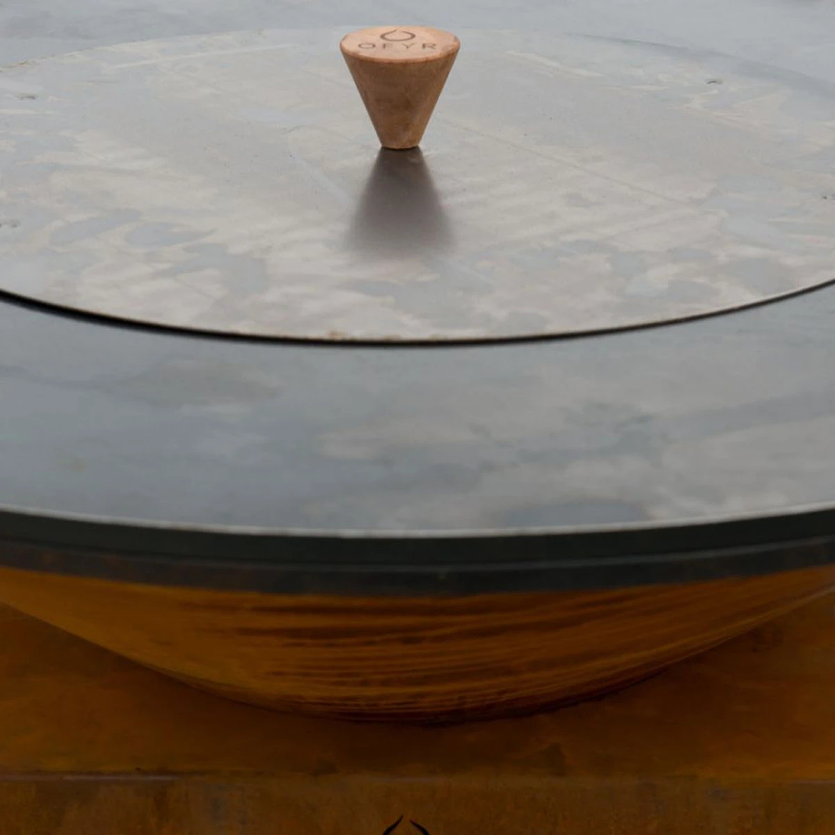 OFYR Löschdeckel Schwarz XL (Ø 90 Cm) 3 OFYR Löschdeckel Schwarz XL (Ø 90 Cm)