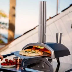 Ooni Fyra 12 Pizzaofen Tragbar Für 12" Große Pizzen -GrillMeister Geschäft ooni fyra 12 tragbarer holzpellet pizzaofen db084e0e504d3e54214d0698f596dd70