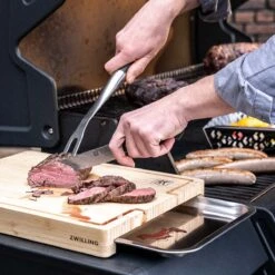 ZWILLING BBQ+ Schneidebrett Mit Auffangschale, 39 X 30 Cm, Edelstahl -GrillMeister Geschäft zwilling bbq schneidebrett mit auffangschale 39 x 30 cm edelstahl c571e97e74cb1d1cb82575543a996edf
